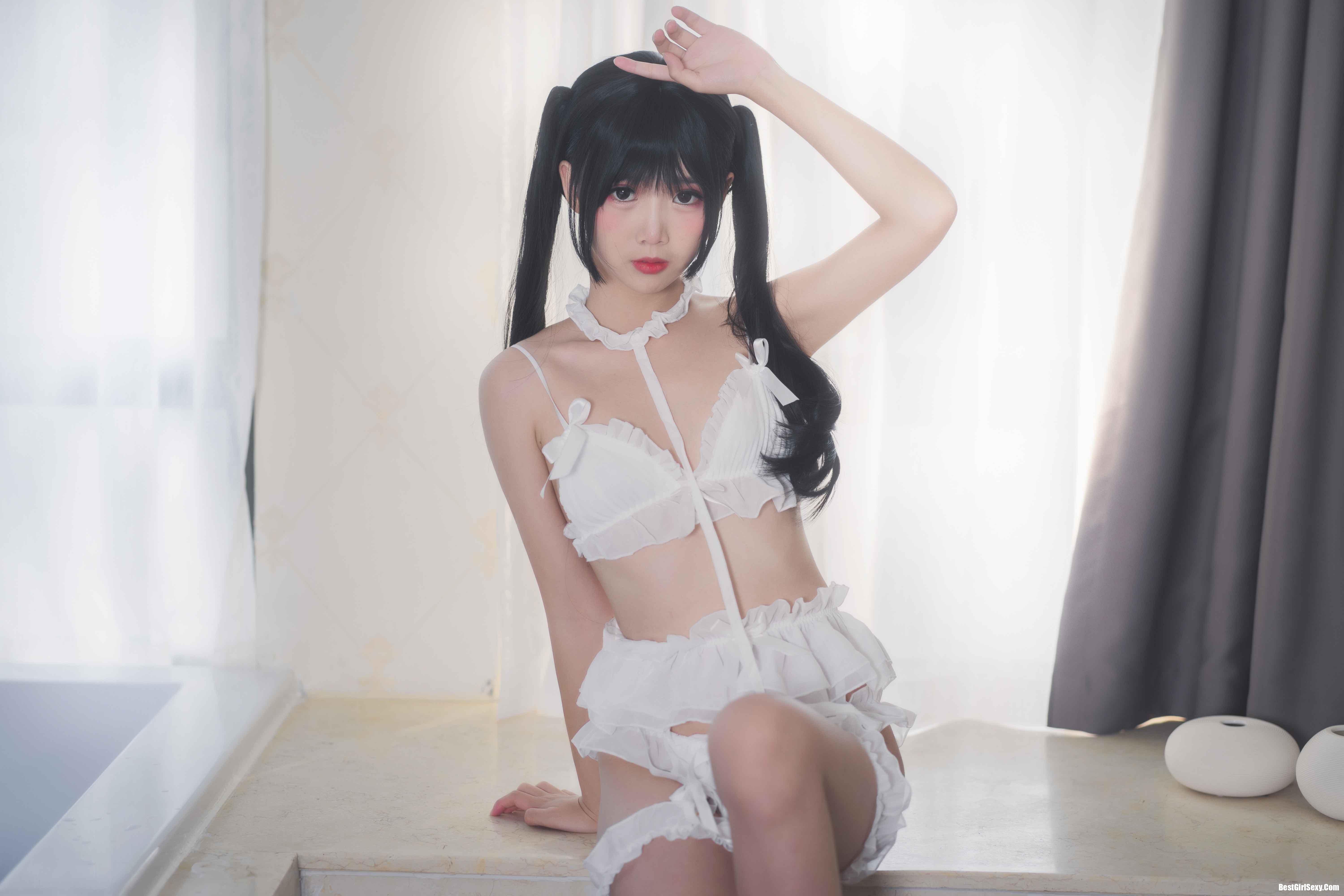 [Coser面饼仙儿] NO.015 The girl in the head white underwear 17