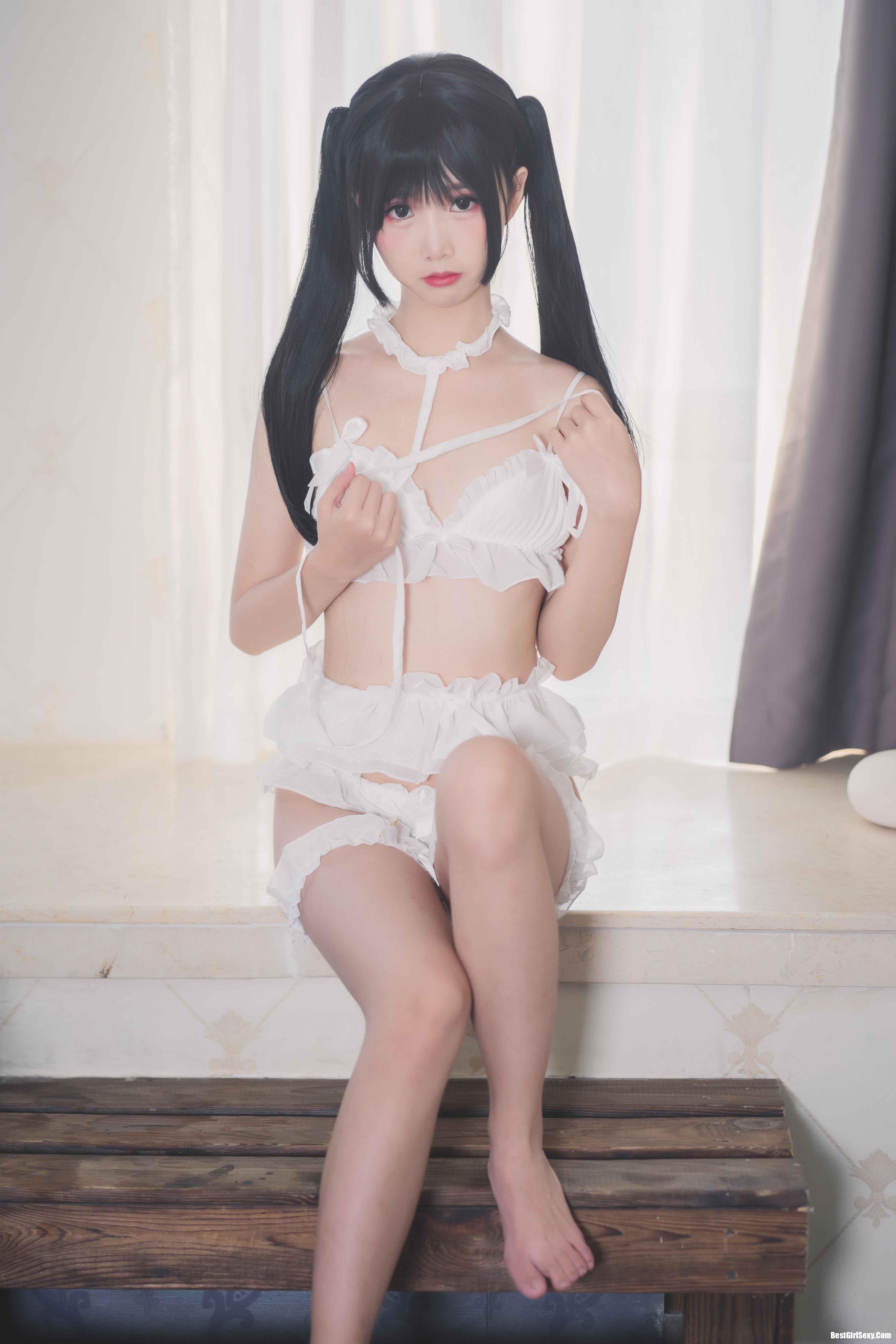 [Coser面饼仙儿] NO.015 The girl in the head white underwear 4