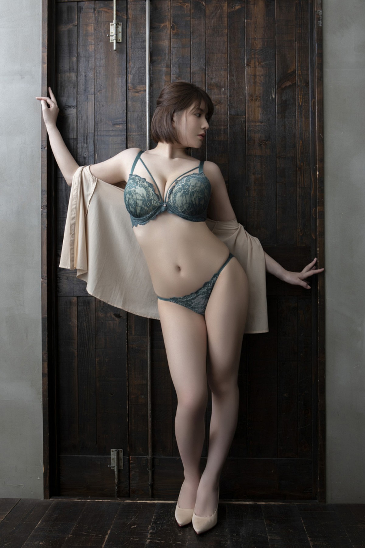 FRIDAY-Digital-Photo-Book-Shioyo-汐世-Goddess-Body-0011-3772910162.jpg