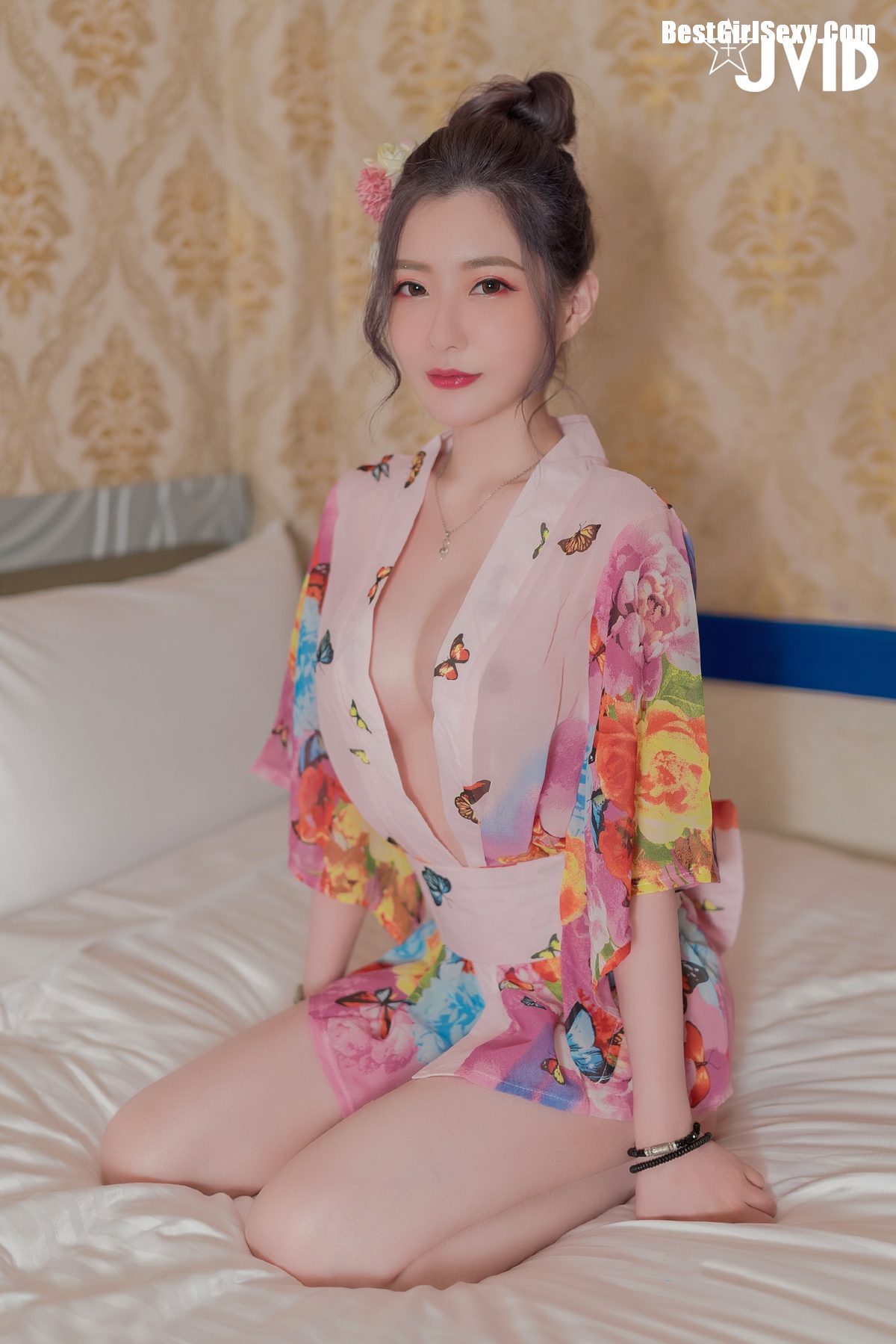 JVID-Li-Nai-Jiang-璃奈醬-Encounter-With-The-Beautiful-Hotel-Hostess-A-0009-0913627350.jpg