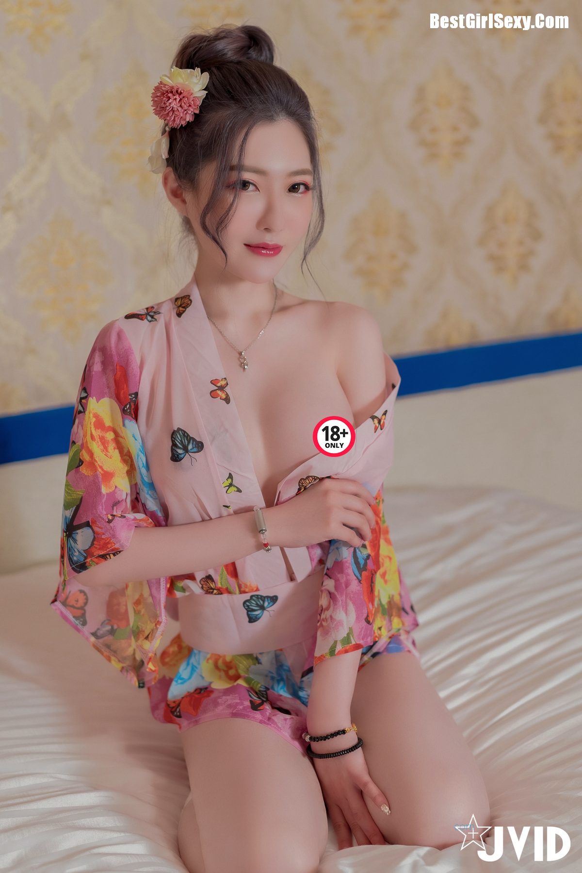 JVID-Li-Nai-Jiang-璃奈醬-Encounter-With-The-Beautiful-Hotel-Hostess-A-0010-9567200784.jpg