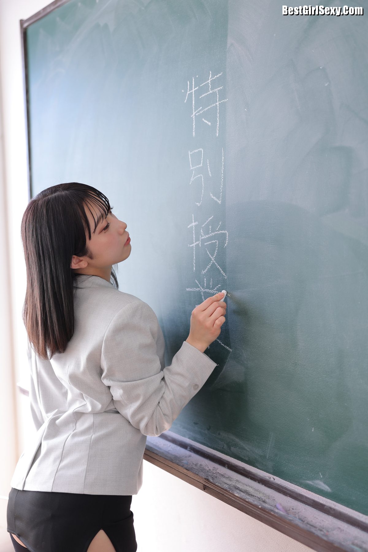 Momo-Ogawa-大河もも-Only-I-Know-What-Would-Happen-If-Momo-chan-Became-A-Teacher-A-0007-7359835233.jpg