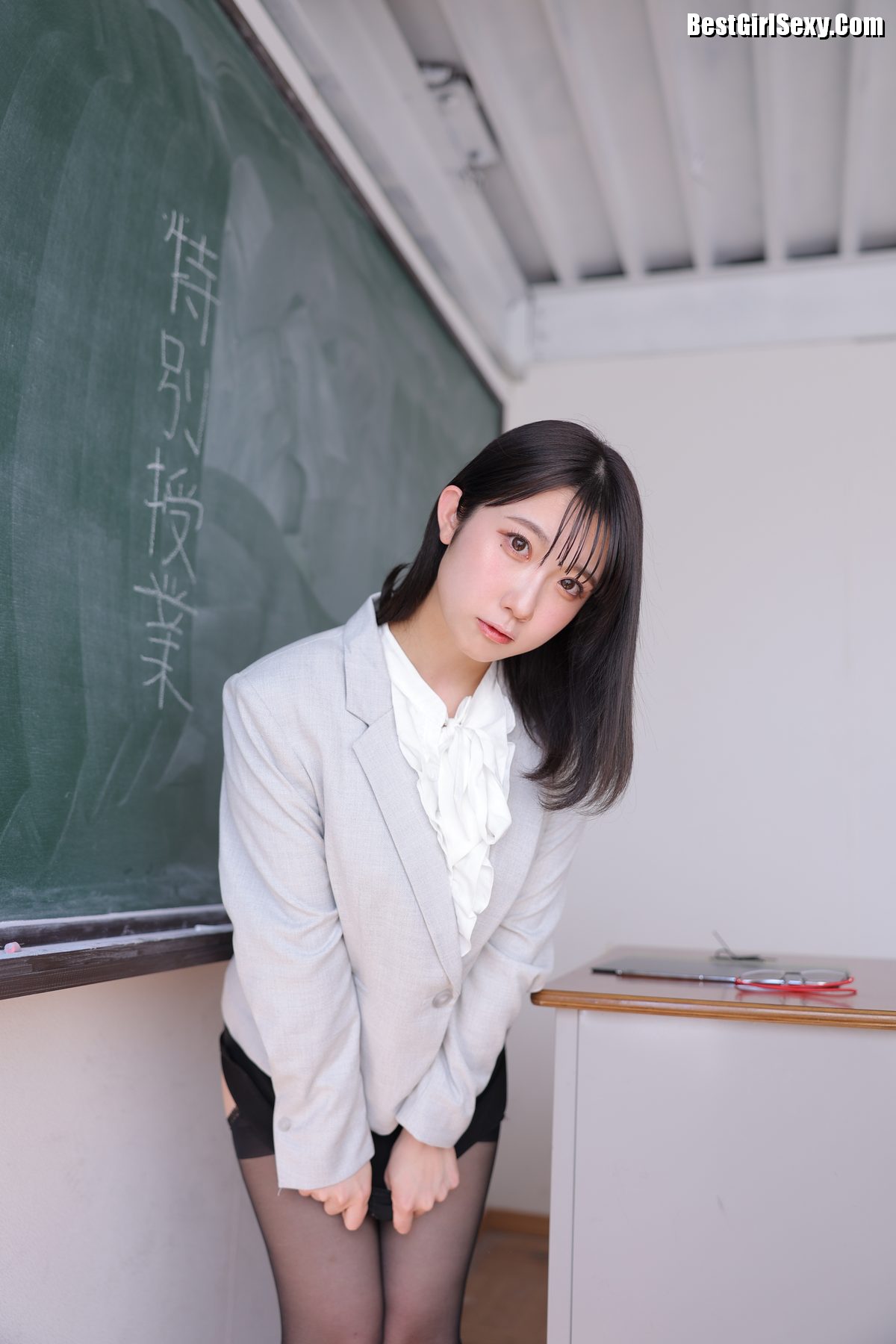 Momo-Ogawa-大河もも-Only-I-Know-What-Would-Happen-If-Momo-chan-Became-A-Teacher-A-0011-0797307262.jpg