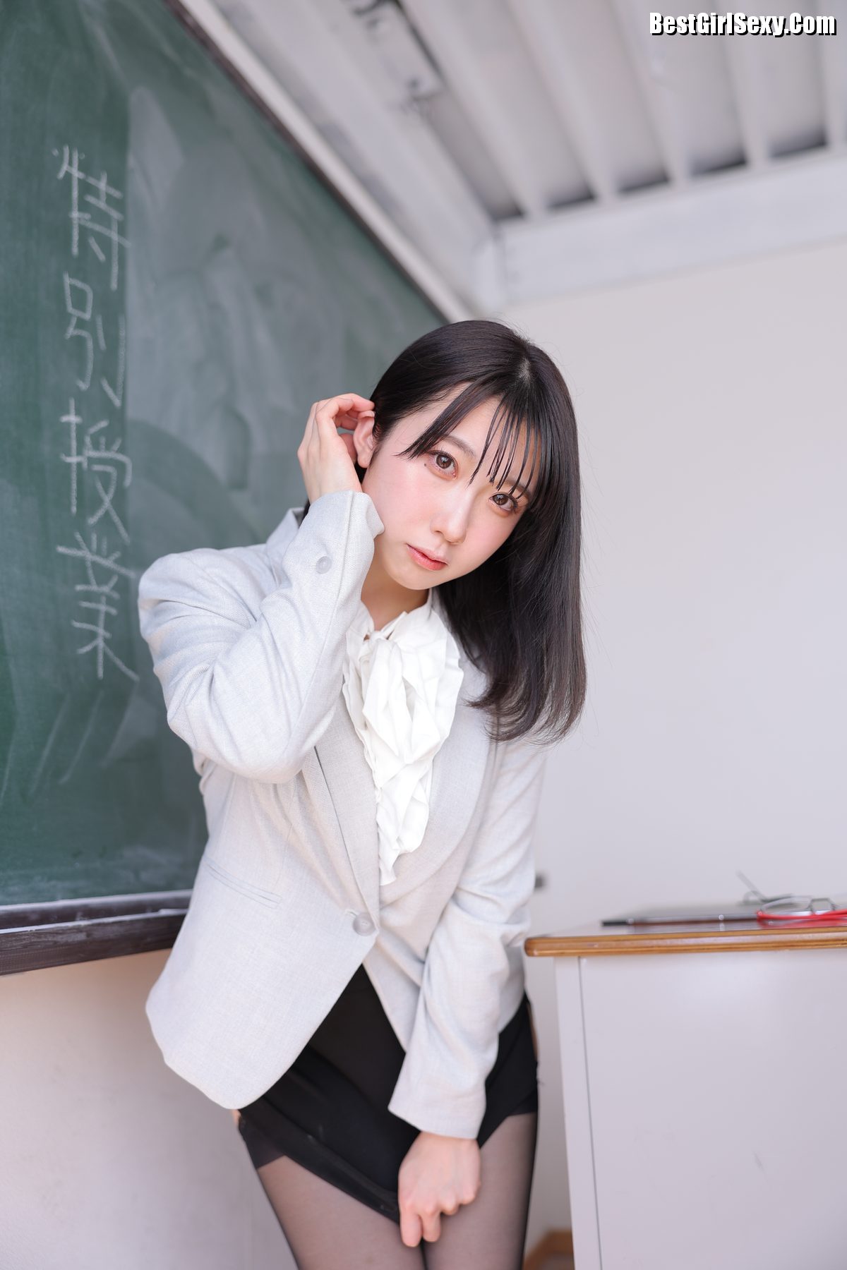 Momo-Ogawa-大河もも-Only-I-Know-What-Would-Happen-If-Momo-chan-Became-A-Teacher-A-0012-6879200887.jpg