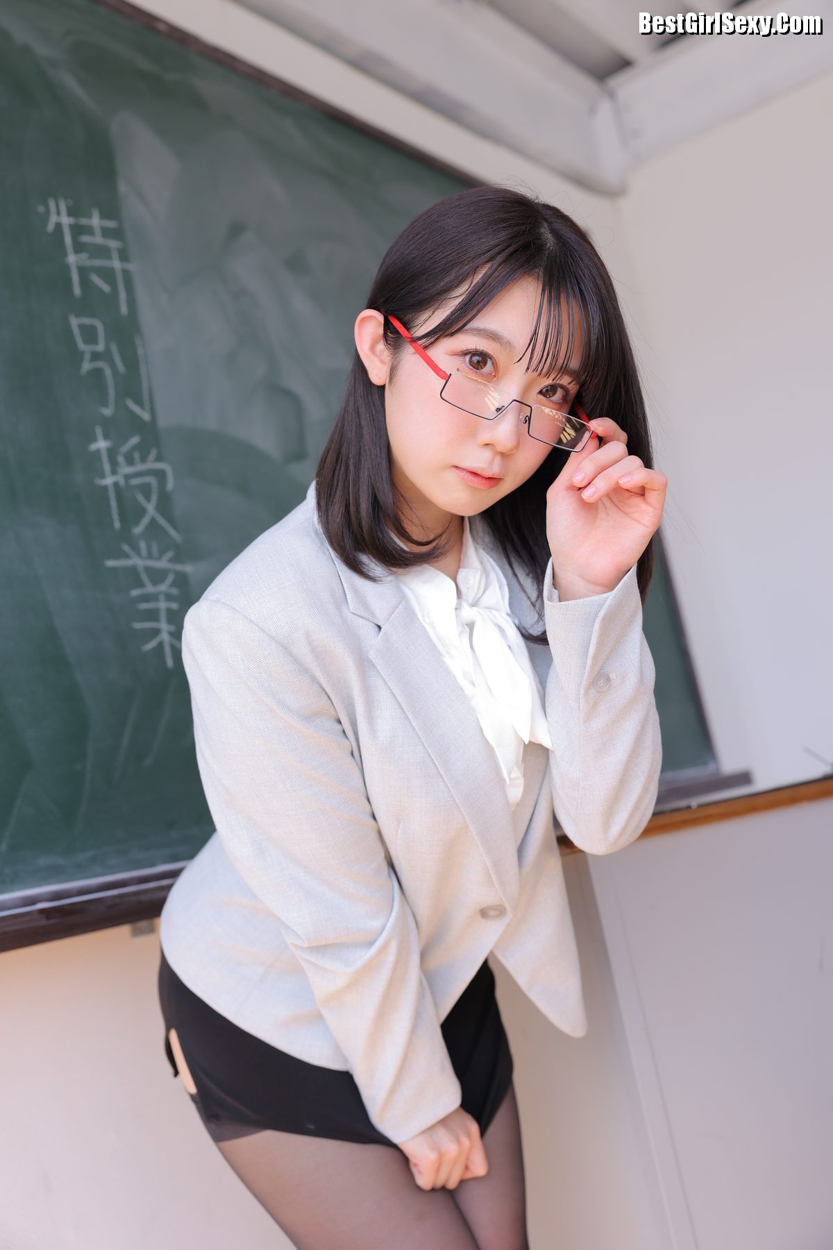 Momo-Ogawa-大河もも-Only-I-Know-What-Would-Happen-If-Momo-chan-Became-A-Teacher-A-0015-9830373547.jpg