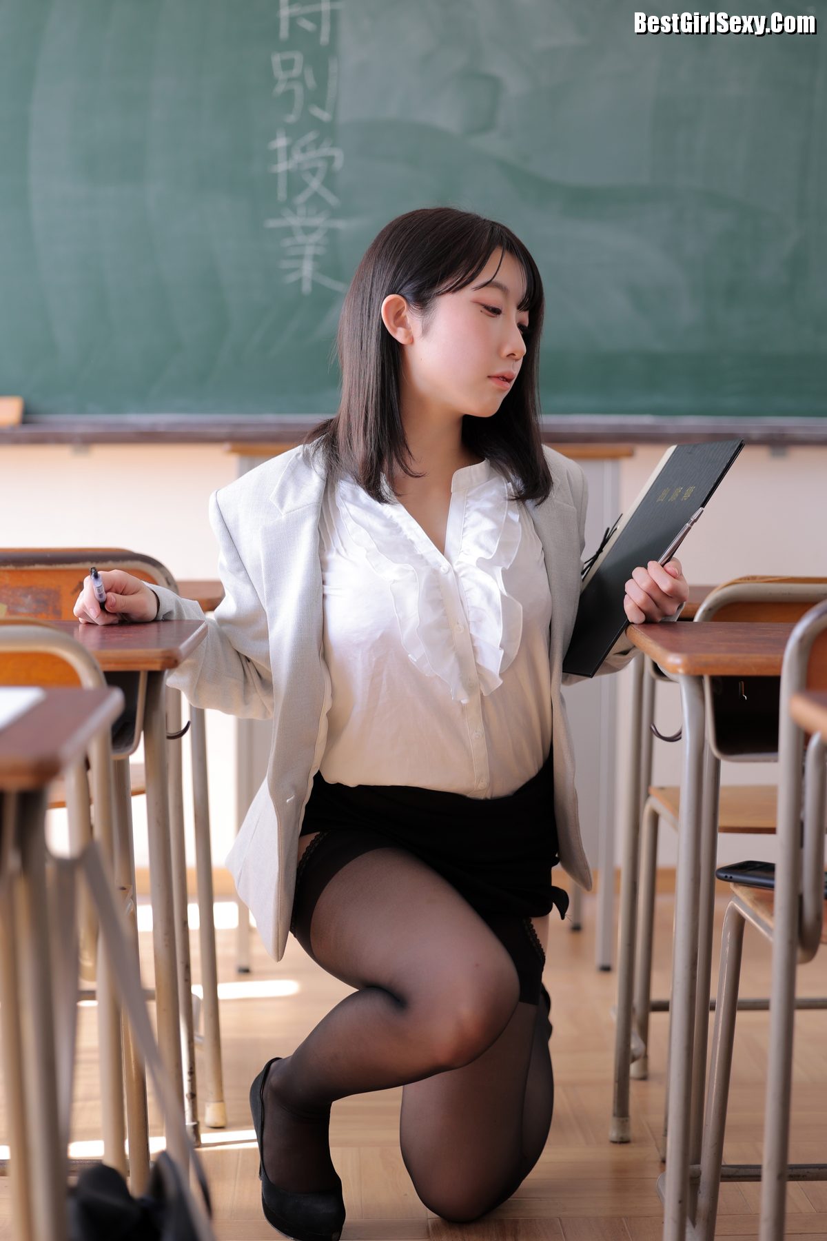 Momo-Ogawa-大河もも-Only-I-Know-What-Would-Happen-If-Momo-chan-Became-A-Teacher-A-0036-6194546465.jpg