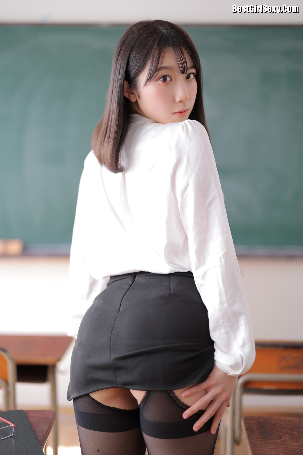 Momo-Ogawa-大河もも-Only-I-Know-What-Would-Happen-If-Momo-chan-Became-A-Teacher-A-0071-0914296811.jpg
