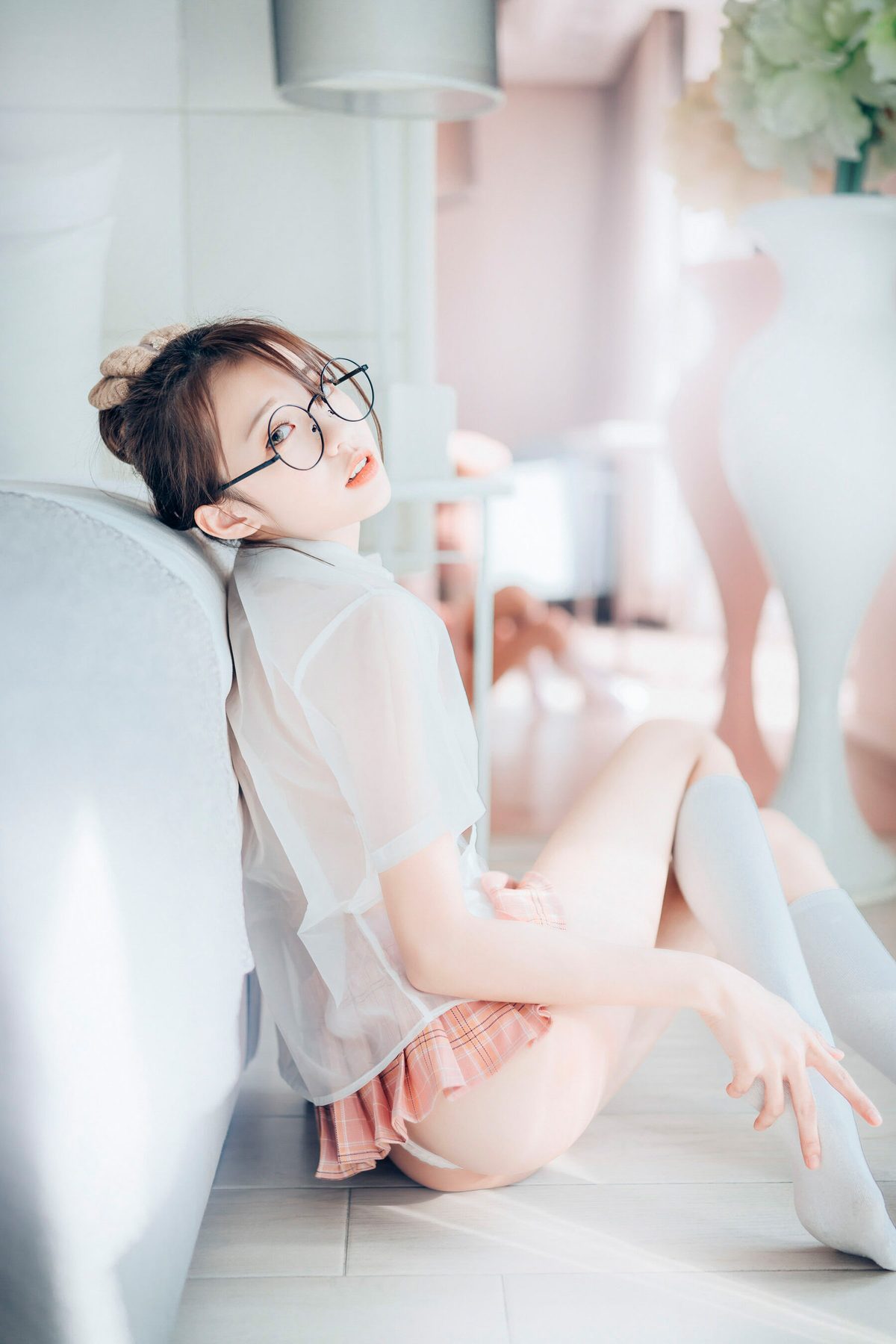View - JVID 妍妍 Angel - 女孩在trasmart制服與眼鏡 Part1 - 