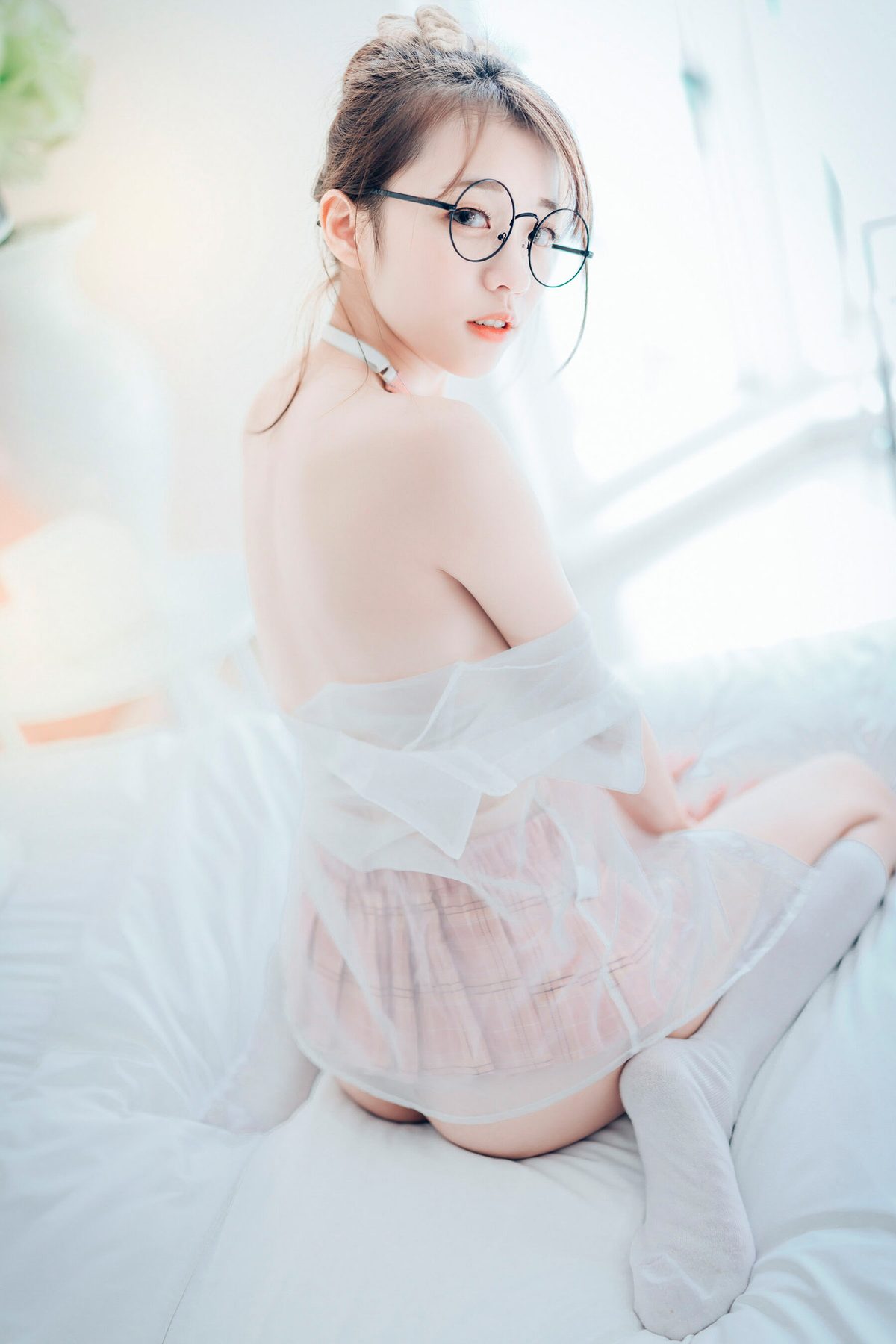 View - JVID 妍妍 Angel - 女孩在trasmart制服與眼鏡 Part1 - 