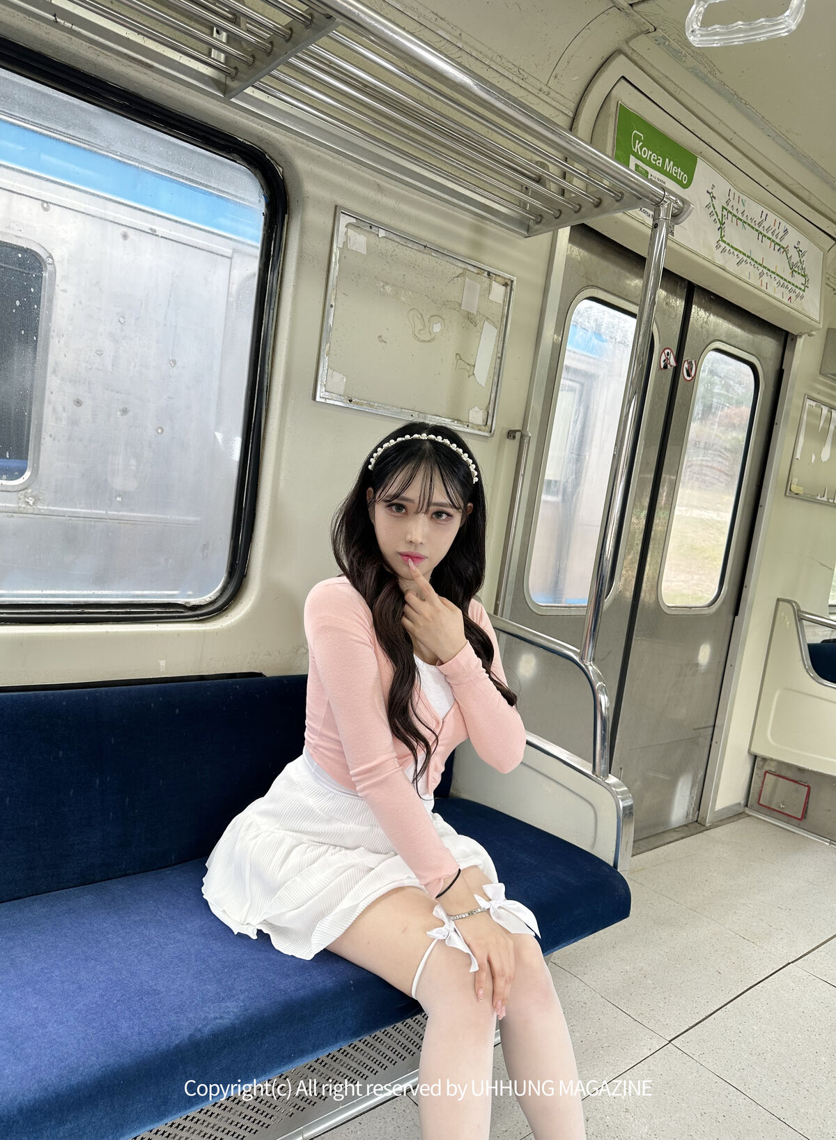 View - UHHUNG MAGAZINE Hani 하니 - The Girlfriend On The Subway Part1 - 